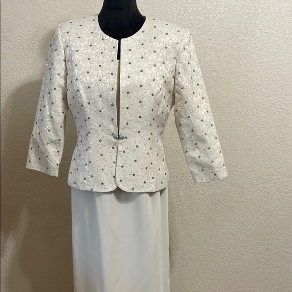 R&M RICHARDS TWO Embellished FLORAL DRESS - Picture 1 of 16